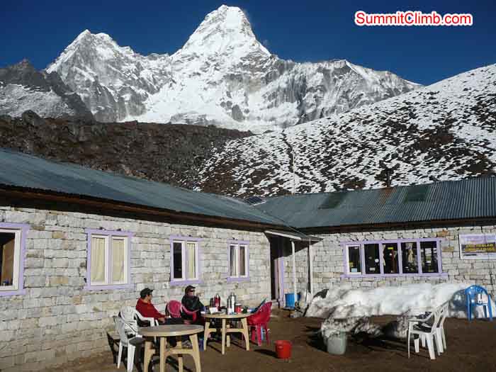 Resting in Tea house at Pangboche. Photo Daniel Biner