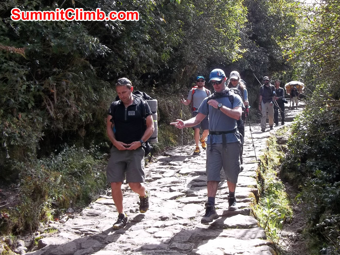 Walking down to next village, phakding