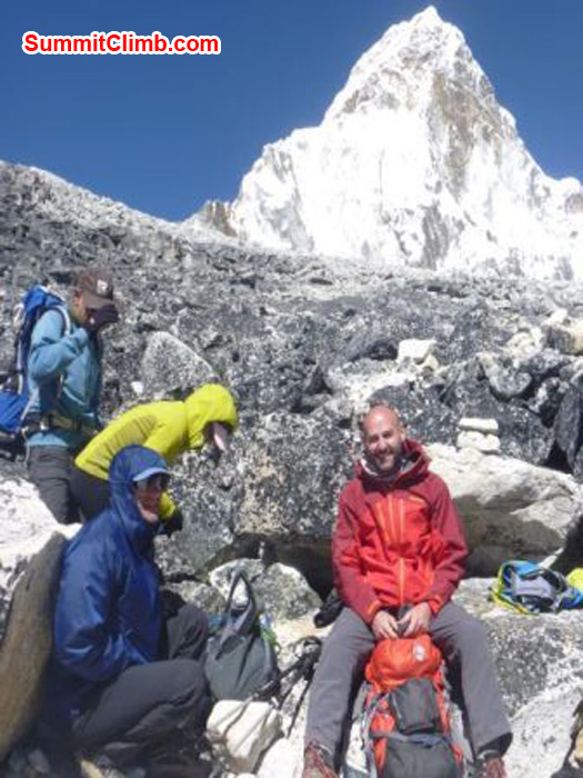 Team in abc 5300m after acclimasation hike, ama in background, amadablam Team in abc 5300m after acclimasation hike, ama in background, amadablam