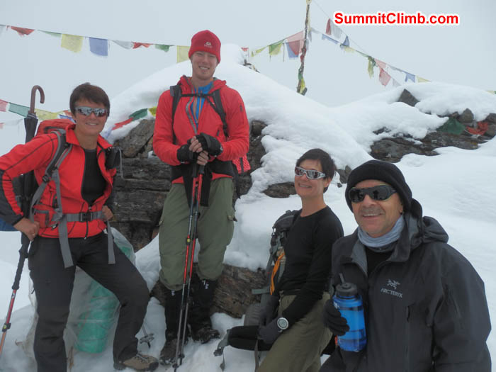iTeam resting near Khare. Photo Susanne.