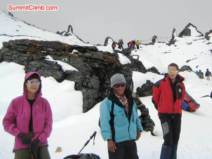 Team in the Chetra La. Jussi Kuva Photo.