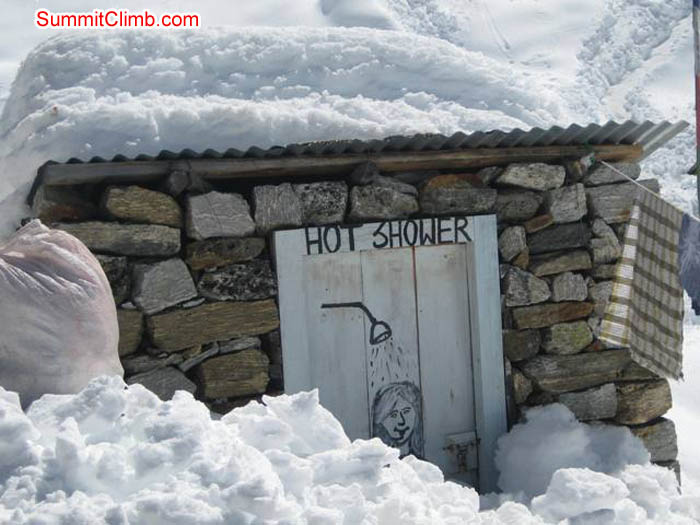 Hot shower amidst a lot of snow in Kare. Jussi Kuva Photo