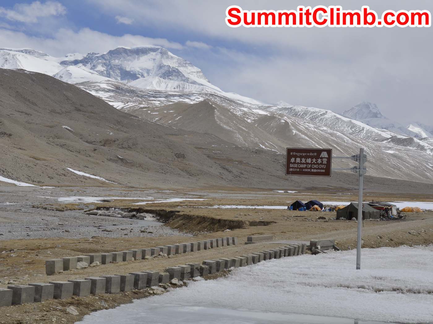 Cho Oyu's chinese basecamp. Dmitri Nichiporov photo
