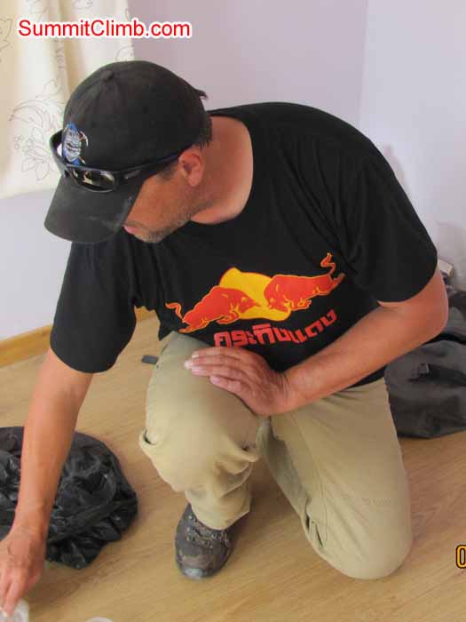steve packs medical kits in Kathmandu. Troy Bacon Photo