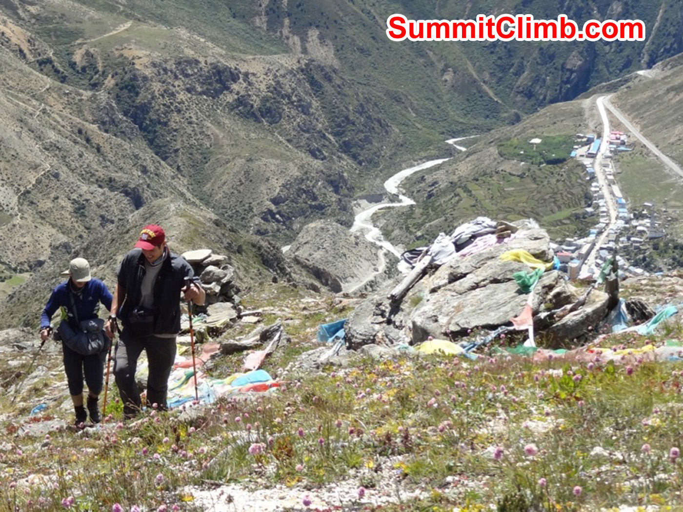 Acclimatization hike above Nyalam. Foto by Uwe Werner
