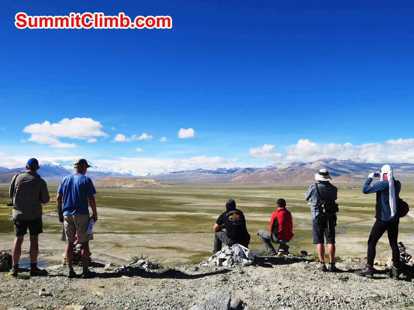 Cho Oyu Team watching Cho Oyu. Foto by Andre Aaldering