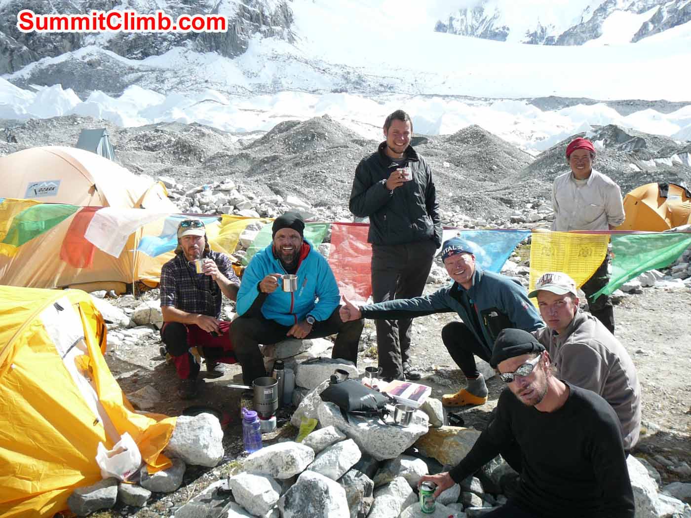 Kaffeetrinkenbei Chris im ABC der schoene in der Mitte ist Sebi  Fotoby Ch.Muendl
