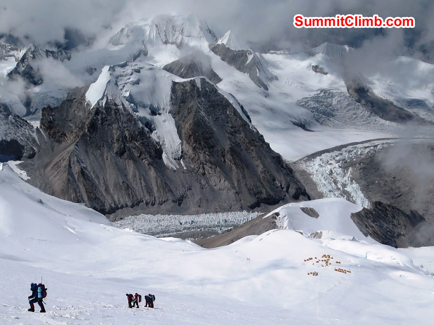 Team climbs above camp 2. Andre Aaaldering photo