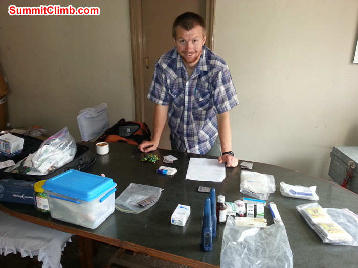 Packing Medicial for cho oyu expedition. 