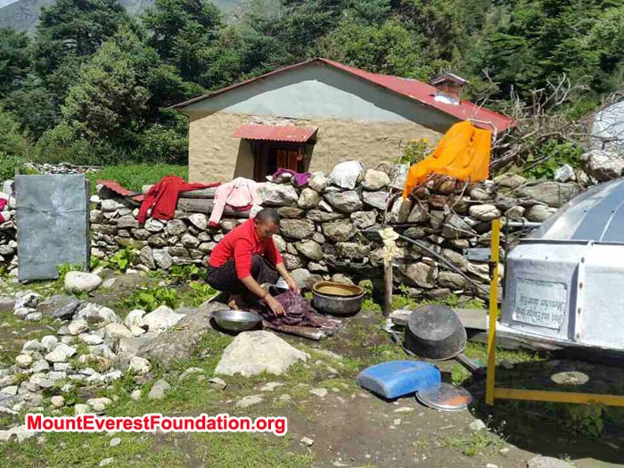 Deboche Nun washing their clothes