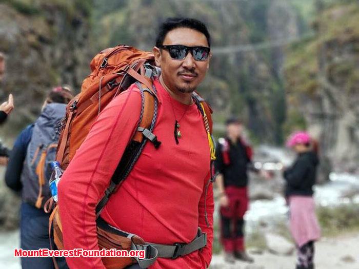 Team and young monks are in tea house