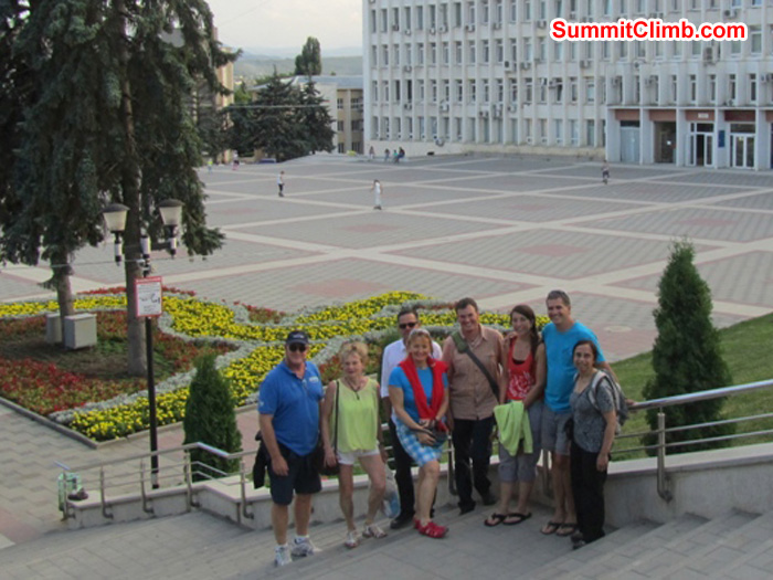 Team photo (Less Dan Hasraburda) in town of Pyatigorsk, Russia. Photo Pramila Kumari