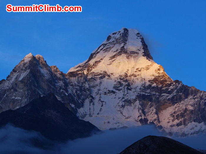 Ama Dablam at twilight seen from Pangboche. Photo by Sam Chappatte Ama Dablam at twilight seen from Pangboche. Photo by Sam Chappatte