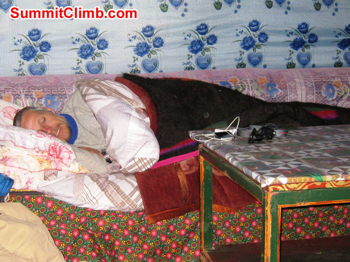 Arni all tucked into a cozy bed at teahouse for night - Photo Mia Graeffe