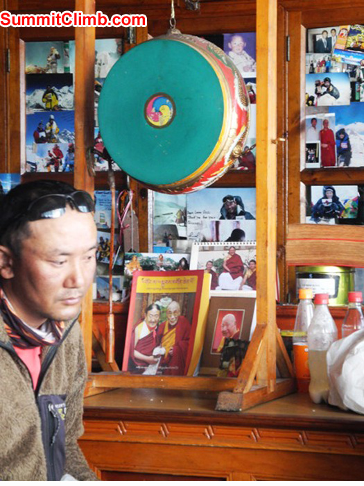 Thile Nuru Sherpa at the prayer ceremony in Pangboche. Violetta Pontinen Photo.