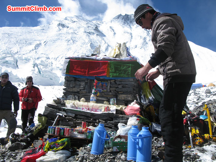 Preparing for Puja Ceromony. Photo Rikke