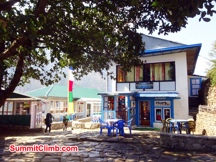 Beautiful and nice teahouse on the way to Phakding. Photo Jeff Sorrel