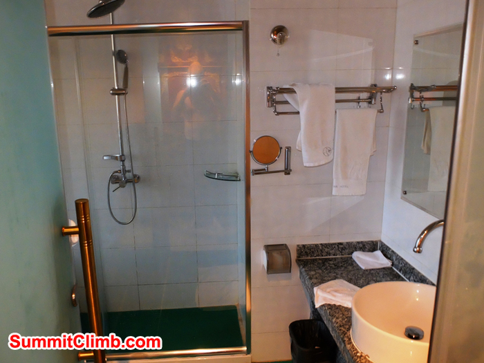 Impressive bathroom in Shigatse hotel room