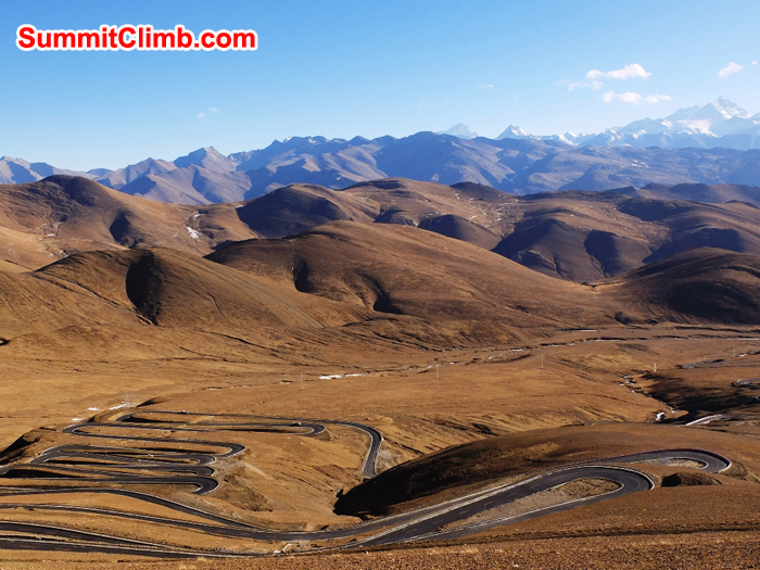 Snaking zigzag switchbacks take us from Everest Base Camp over the Gyatso La to the Tibetan Plateau