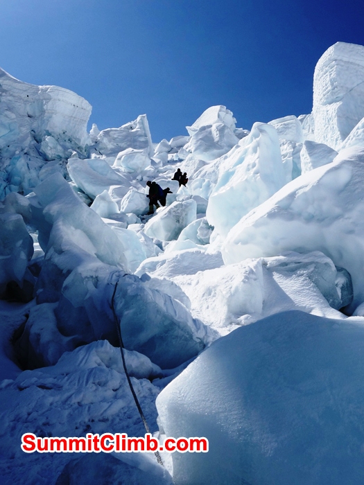 Team descending toward the camera. Franz Ruehrlinger Photo
