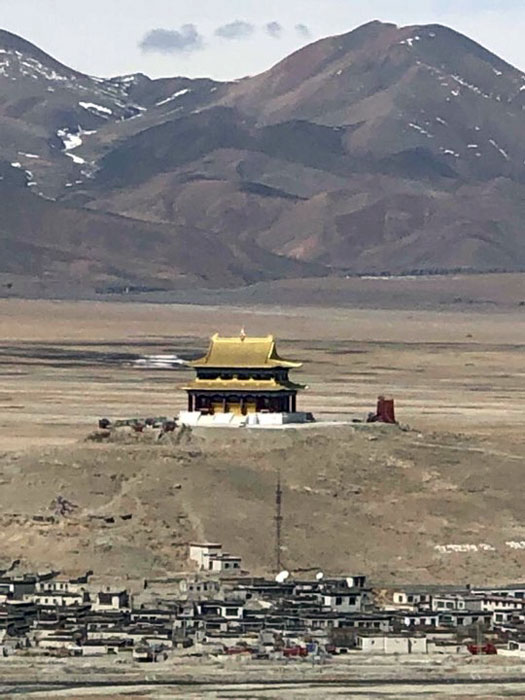temple above Tingri