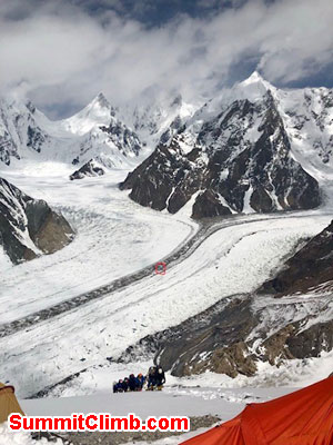 The-rest-of-the-team-just-about-to-arrive-in-Camp-1