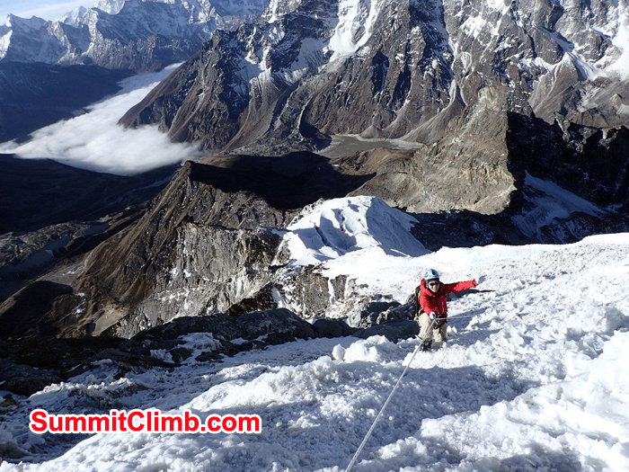 Going for summit with the help of fixed line.