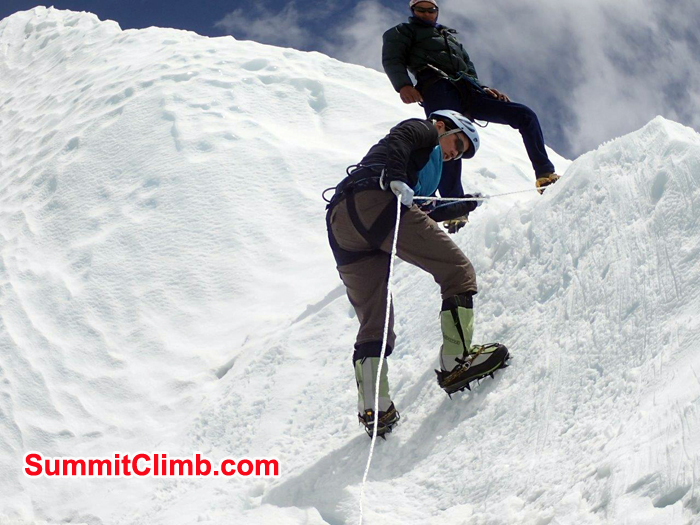 Michiko Eto and Lhakpa Nuru working on rope training during Everest Glacier School