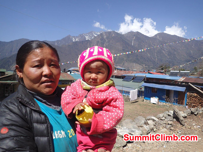 Sherpani and sherpa baby on the way to Lobuche basecamp