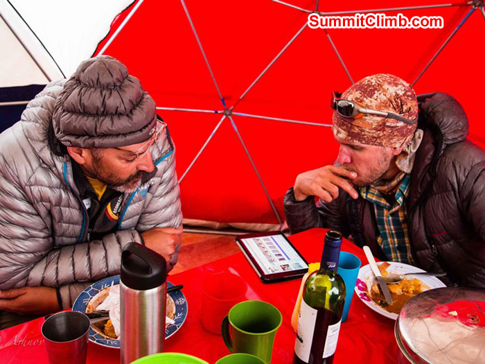 Mike and Max analysing the weather forecast - Photo Ashok Tripathi Mike and Max analysing the weather forecast - Photo Ashok Tripathi