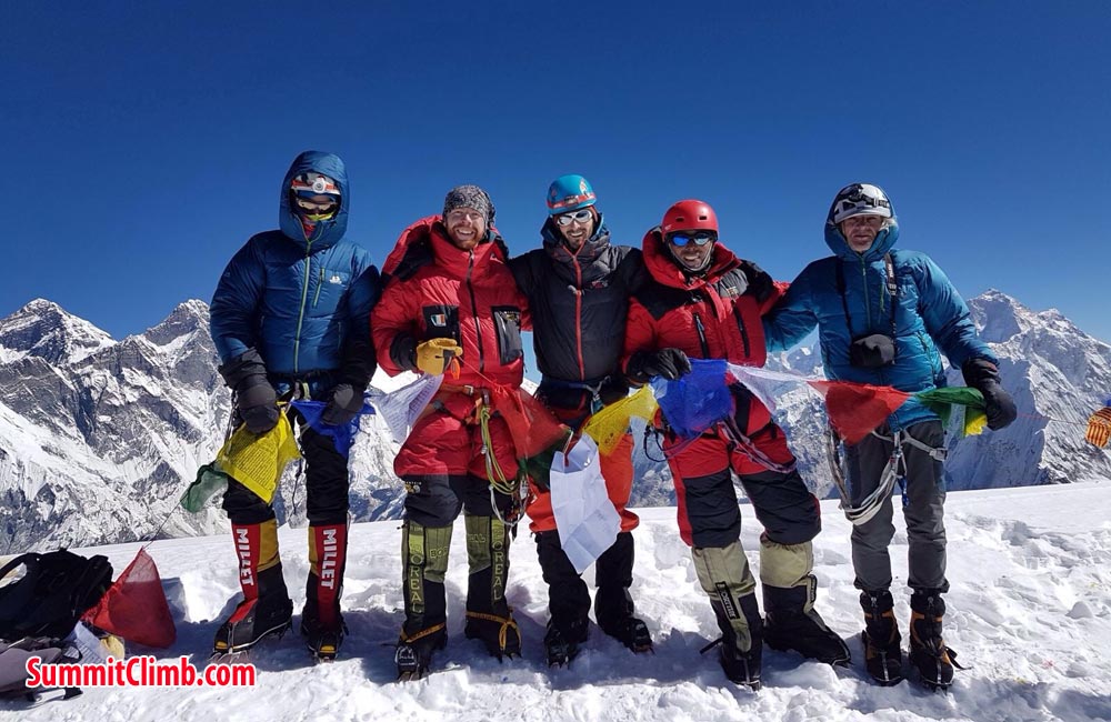 going for summit near dablam