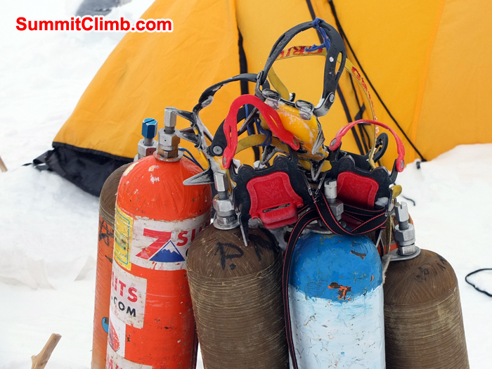 Oxygen for mount  cho oyu