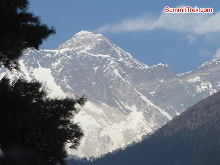 Frist view of Everest while walking through namche hill. Photo Henri Vos Frist view of Everest while walking through namche hill. Photo Henri Vos