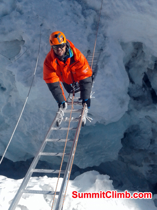 Climbing the Imja Glacer on Island Peak with the help of Lader. Photo Pedro Llanos