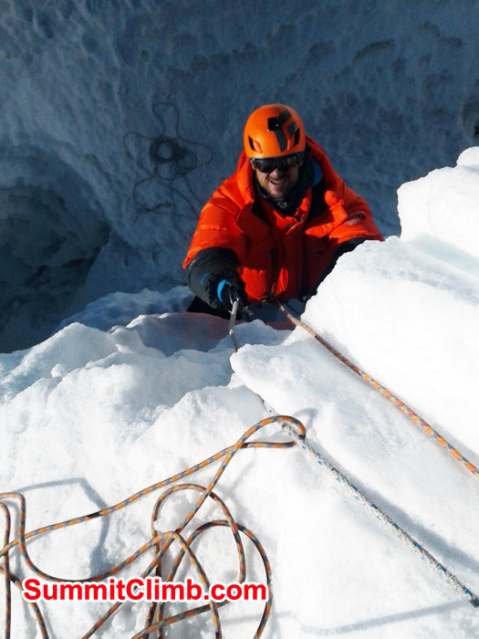 Climbing the Imja Glacer on Island Peak with the help of fixed rope. Photo Pedro Llanos