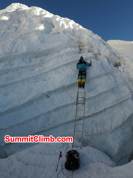 Climbing the Imja Glacer on Island Peak. Photo Pedro Llanos