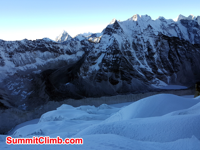 View while climbing Island peak. Photo Pedro Llanos