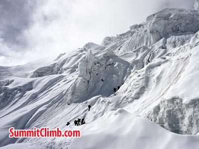 Climbing Manaslu . Photo Puwei L