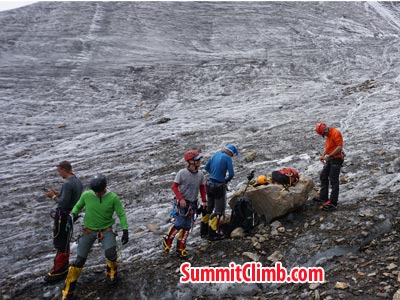 Equipment training and testing in manaslu basecamp. Photo Puwei