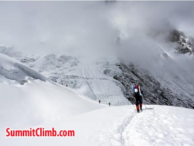 Heading up to camp 3. Photo Puwei L