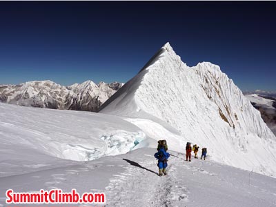 Ridge seen before summit. Photo Puwei L