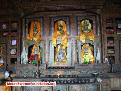 nepal volunteer trek, buddish temple