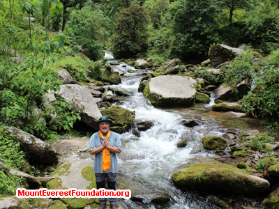 nepal volunteer trek, buddish temple