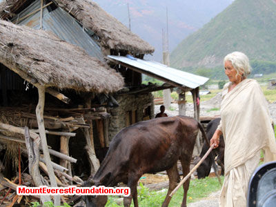 nepal volunteer trek