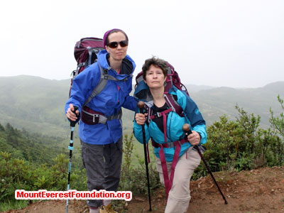 nepal volunteer trek, with group