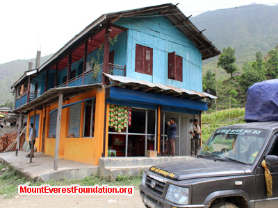 nepal volunteer trek