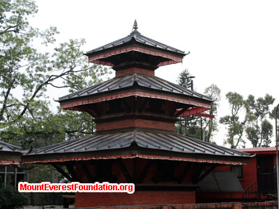 nepal volunteer trek