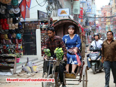 nepal volunteer trek