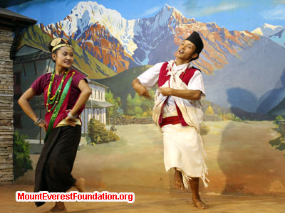 nepal volunteer trek