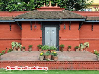 nepal volunteer trek